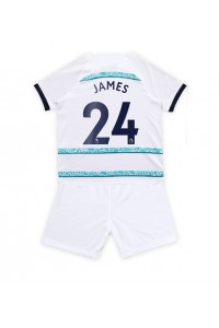 Chelsea Reece James #24 Babyklær Borte Fotballdrakt til barn 2022-23 Korte ermer (+ Korte bukser)